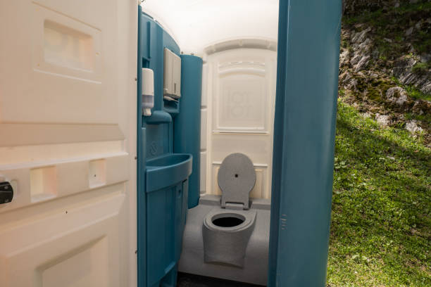 Best Portable bathroom rental  in Akron, CO